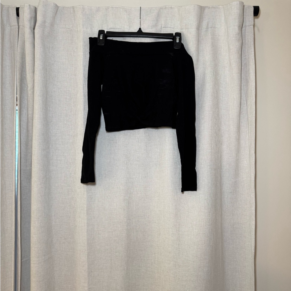 Fashion Nova Black long sleeve crop top